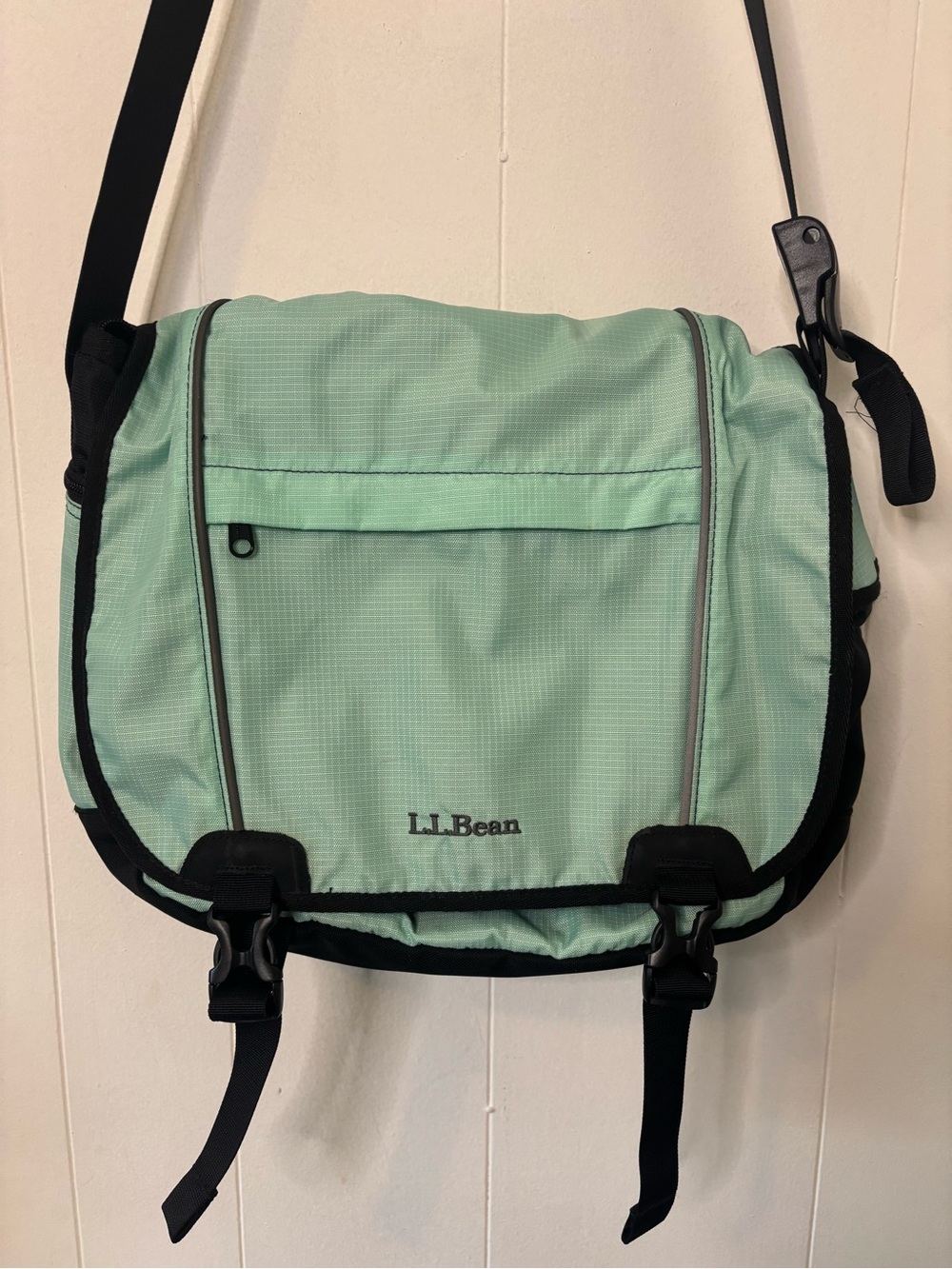 L.L. Bean Light Green Mint Nylon Lightweight Messenger/Laptop Bag Crossbody